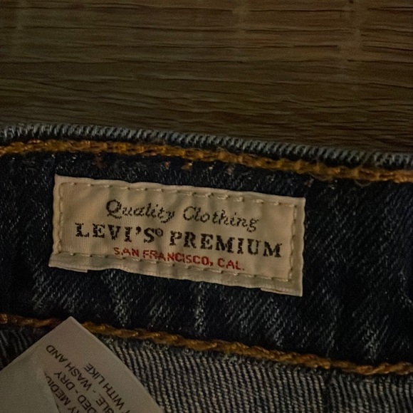 Levi’s 501 Jean shorts - Picture 2 of 4